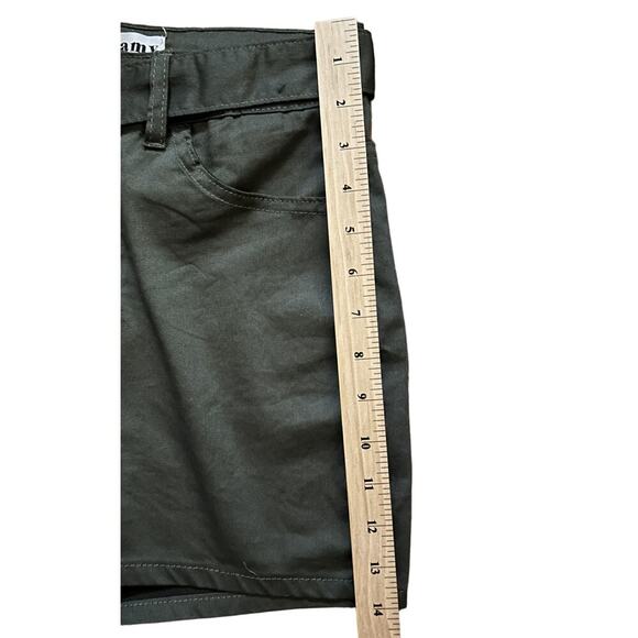 Kreamy Army Green Shorts With Belt XL - Picture 4 of 7